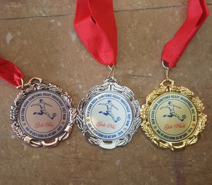Lý do nên chọn quà tặng huy chương tại QuaViet365