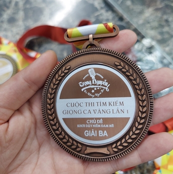 Huy chương Tìm Kiếm Giọng Ca Vàng -