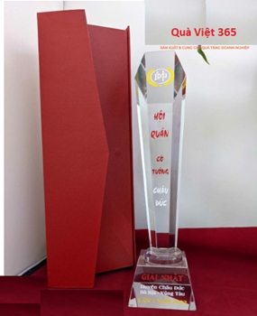 Cup vinh danh Hội Quán Cờ Tướng -