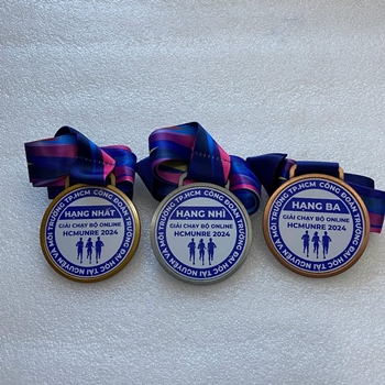 HUY CHƯƠNG IN UV CHẠY BỘ CÔNG ĐOÀN -