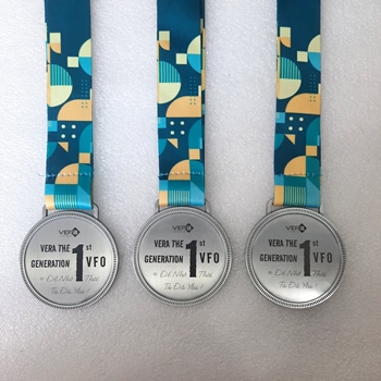 HUY CHƯƠNG KHẮC LAZER ĐEN KỈ NIỆM -