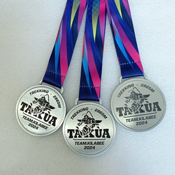 HUY CHƯƠNG KHẮC LAZER ĐEN TÀ XÙA -