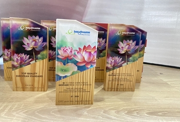 Kỷ NIỆM CHƯƠNG PHA LÊ - ĐẾ GỖ -