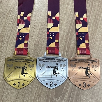 HUY CHƯƠNG CẦU LÔNG KHẮC LAZER ĐEN -