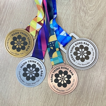 HUY CHƯƠNG BÓNG BÁN KHẮC LAZER ĐEN -