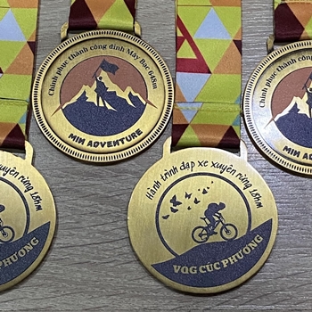 HUY CHƯƠNG VQG CÚC PHƯƠNG -