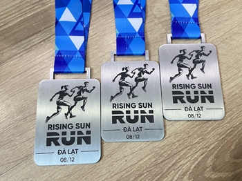 HUY CHƯƠNG KHẮC LAZEE ĐEN - CHẠY BỘ -