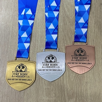 HUY CHƯƠNG VẬT TAY - KHẮC LAZER ĐEN -