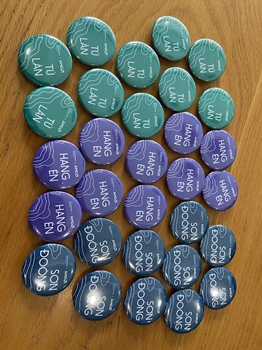 HUY HIỆU NHỰA, theo yêu cầu -