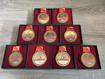 HUY CHƯƠNG IN UV MÀU + HỘP HUY CHƯƠNG -