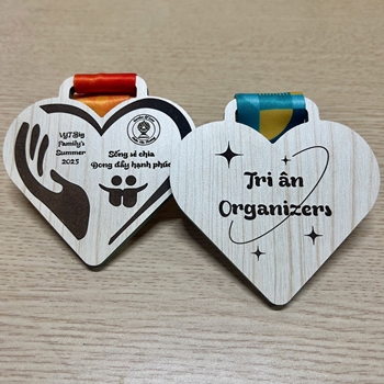 HUY CHƯƠNG GỖ HÌNH TRÁI TIM -