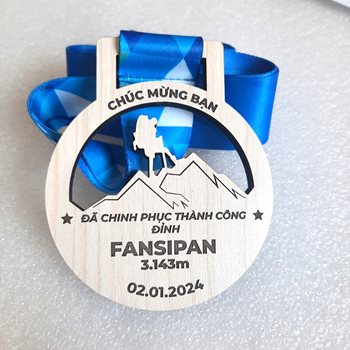 Huy chương gỗ ép Leo Núi -