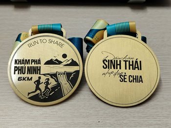 HUY CHƯƠNG SPORT KHẮC ĐEN 2 MẶT RUN TO SHARE -