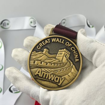 HUY CHƯƠNG ĐÚC MẠ VÀNG CỔ AMWAY -