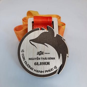 HUY CHƯƠNG GỖ CON ĐƯỜNG HẠNH PHÚC -