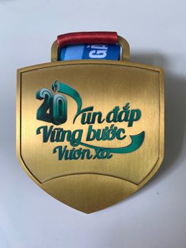 HUY CHƯƠNG KHIÊN 20 NĂM VUN ĐẮP VỮNG BƯỚC VƯƠN XA -