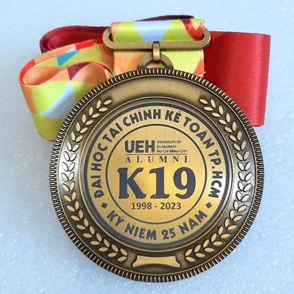 Huy chương khắc laser UEH