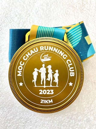 Huy chương khắc laser Moc Chau Running Club