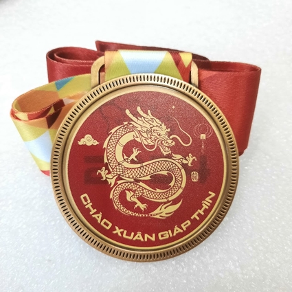 HUY CHƯƠNG IN UV CHẠY BỘ NĂM RỒNG