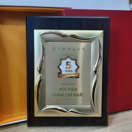 BẢNG VINH DANH TRI ÂN VIỀN KIM LOẠI VÀNG