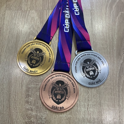 HUY CHƯƠNG BÓNG ĐÁ KHẮC LAZER ĐEN